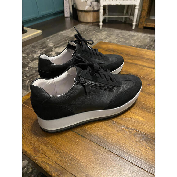 Johnston & Murphy Gracie Black Leather Sneakers with Side Zipper 9m - Picture 3 of 7